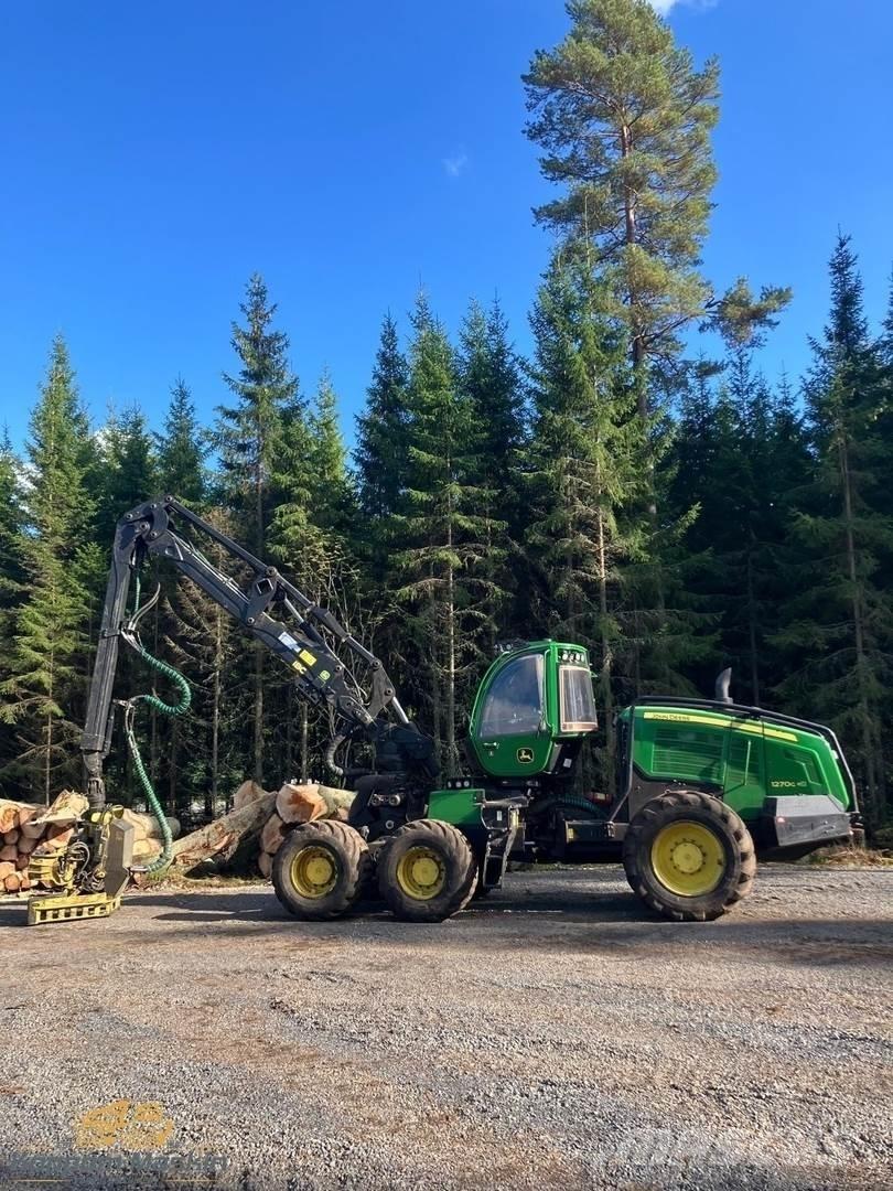 John Deere 1270G Harvester