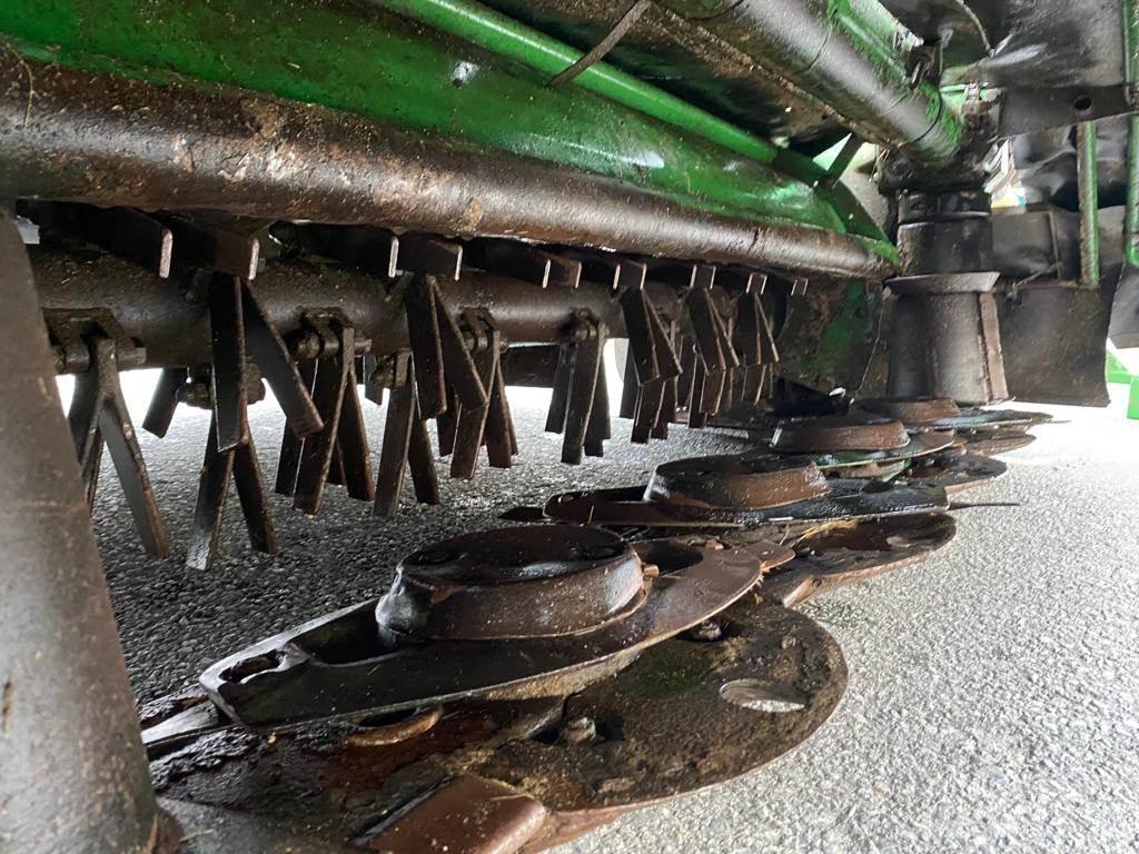 John Deere 324 Mäher