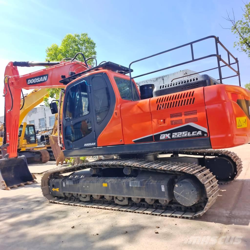 Doosan DX 225 LC Raupenbagger