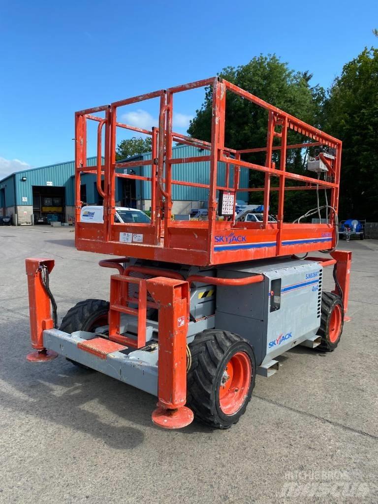 SkyJack SJ 6826 RT Scheren-Arbeitsbühnen