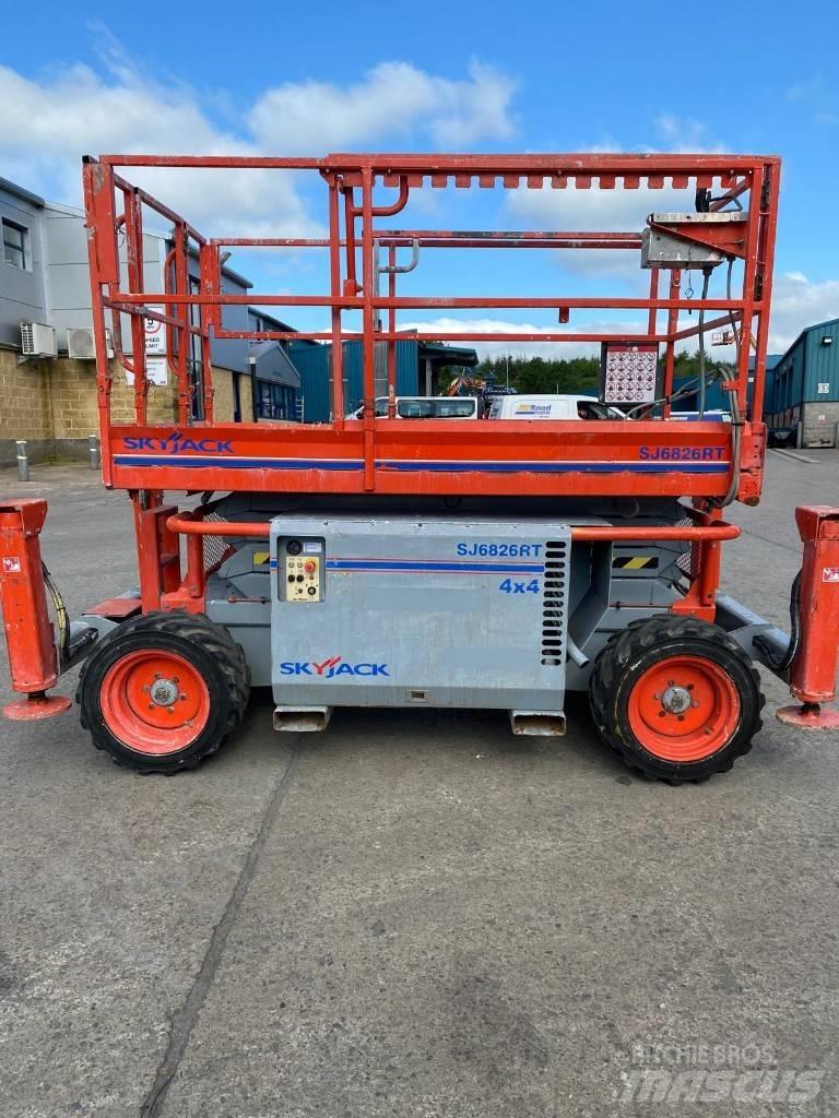 SkyJack SJ 6826 RT Scheren-Arbeitsbühnen
