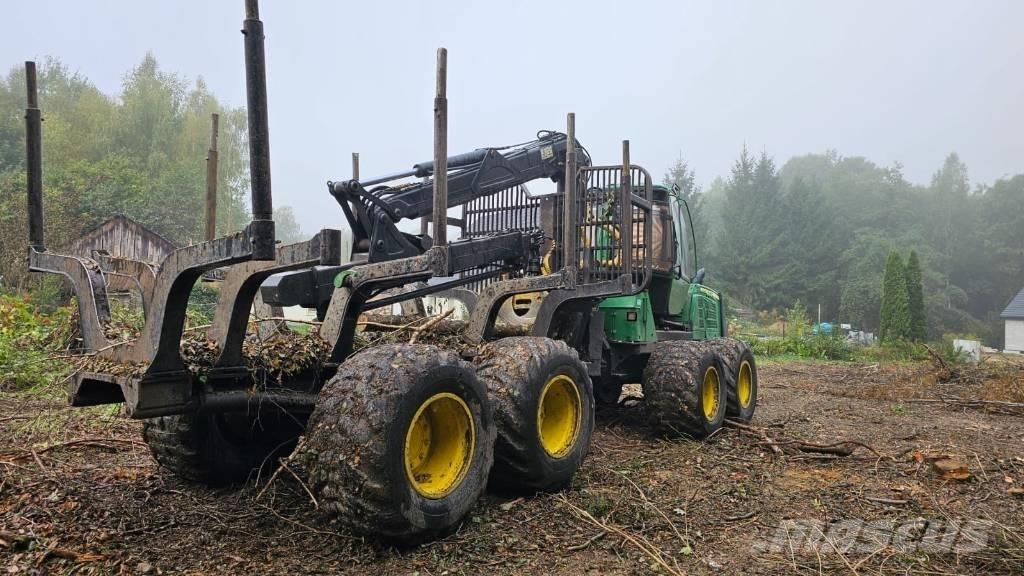 John Deere 1110 E Forwarder