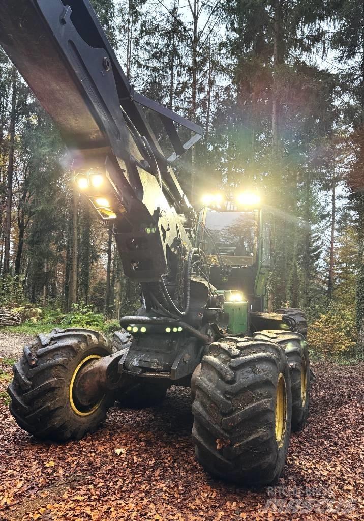 John Deere JD 1470 Harvester