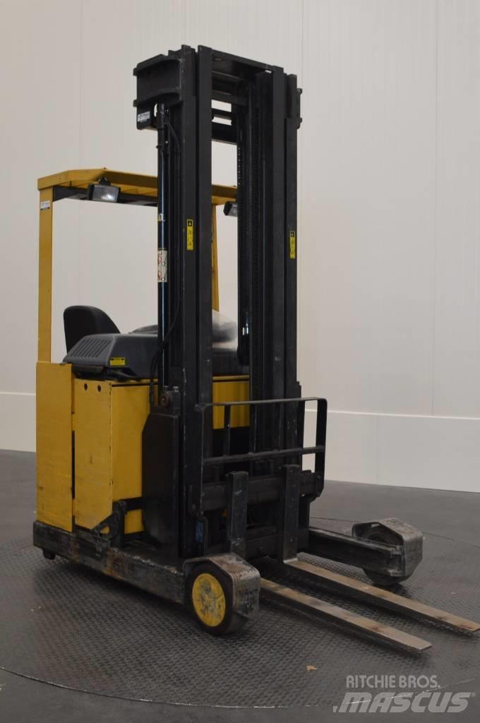 CAT NR 16 Reachtruck Schubmaststapler