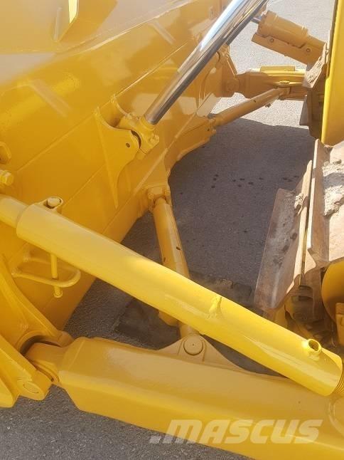 Komatsu D65EX-15 Bulldozer