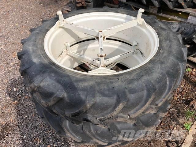 Pirelli 13.6 R38 Reifen