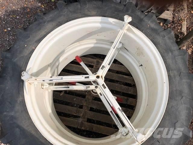 Pirelli 13.6 R38 Reifen