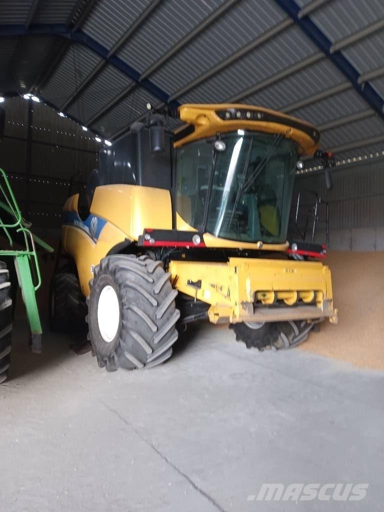 New Holland Cx 6.90 Mähdrescher