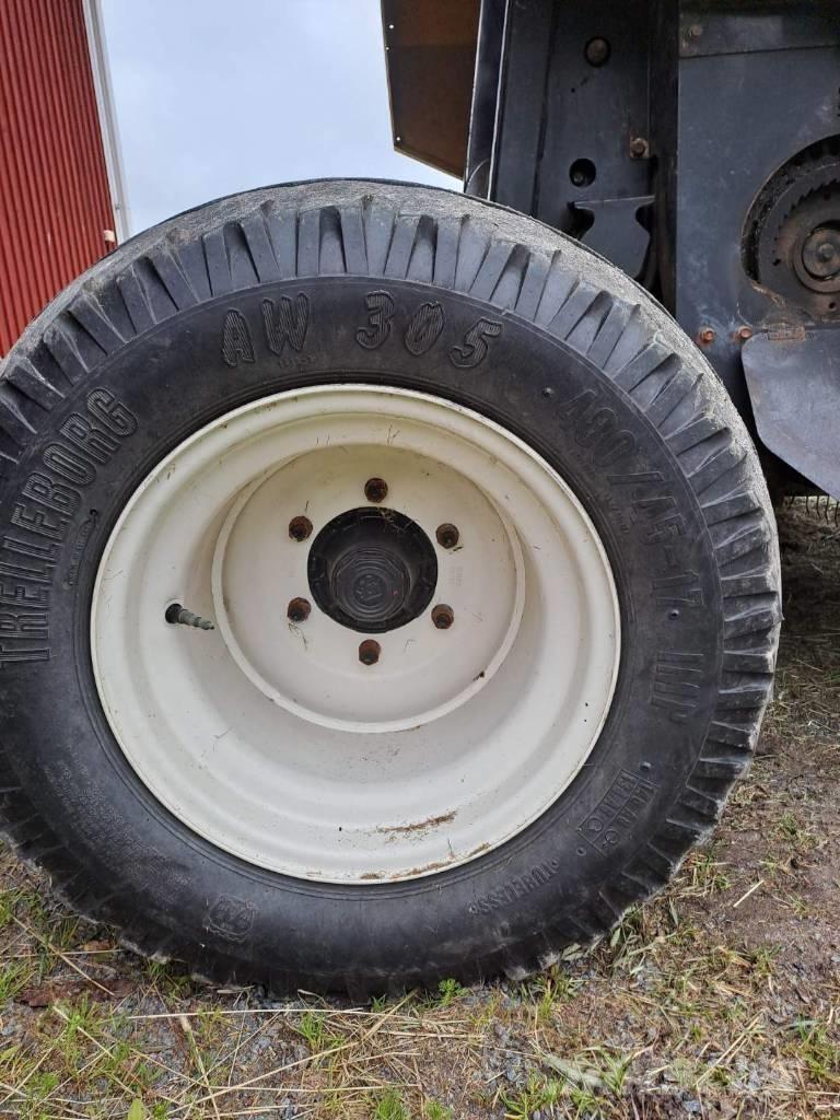 New Holland BR 7060 Rundballenpressen