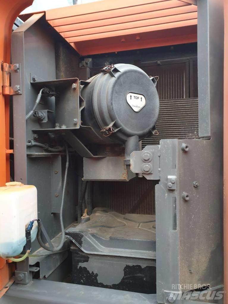 Hitachi ZX225USLC-3 Raupenbagger