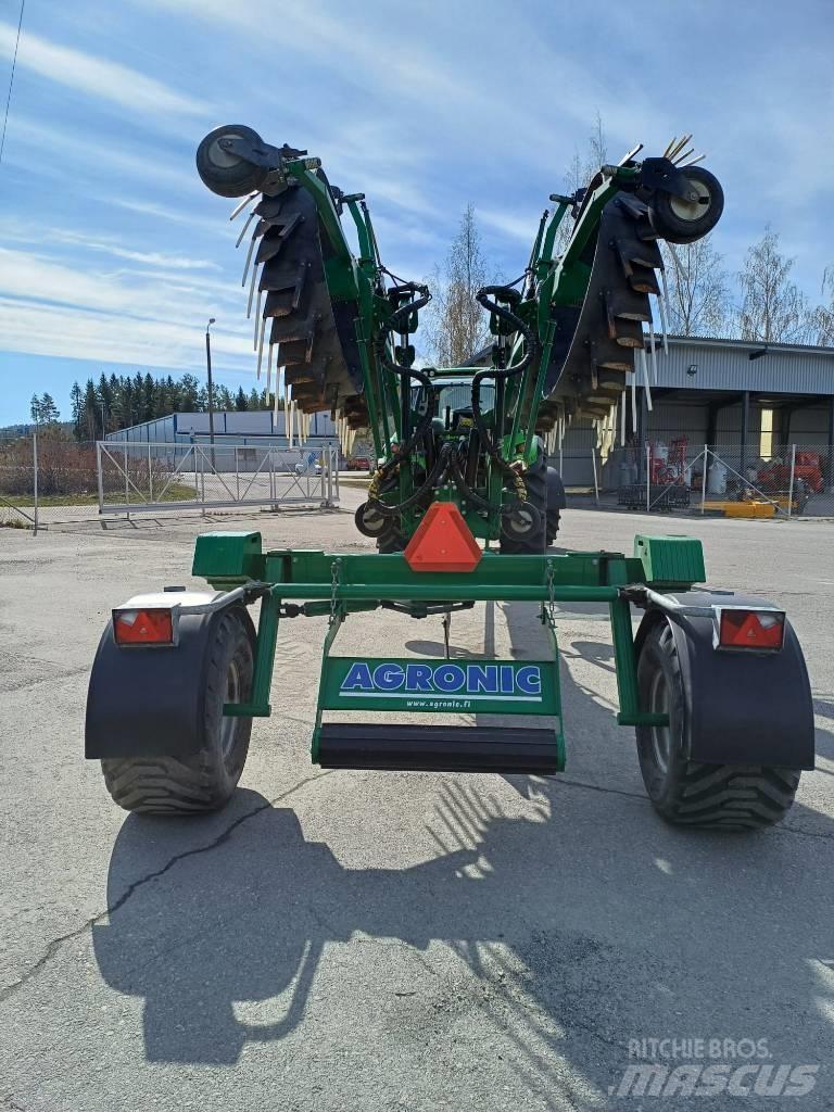 Agronic WRT 900 Schwader