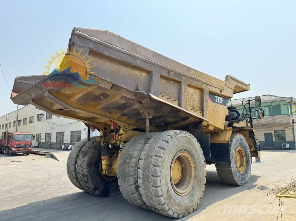 CAT 773 F Dumper - Knickgelenk
