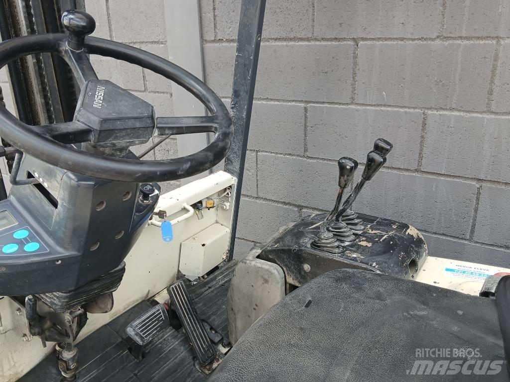 Nissan Q02 L 25 CU Elektrostapler