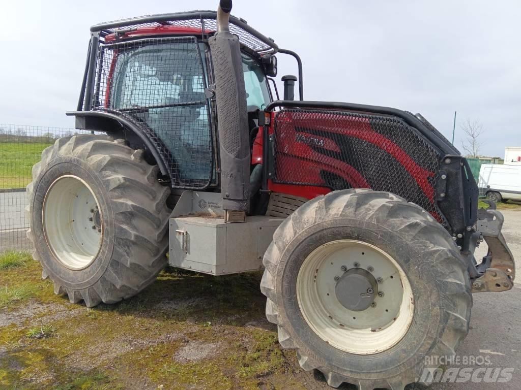 Valtra T 234 Direct Forsttraktoren