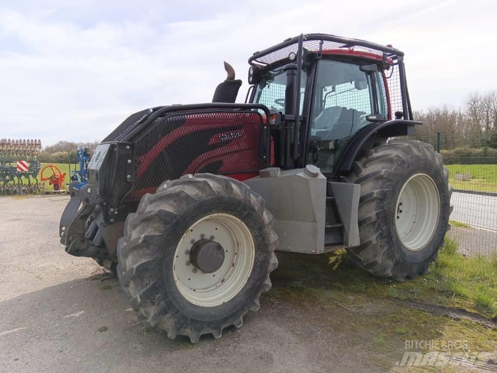 Valtra T 234 Direct Forsttraktoren