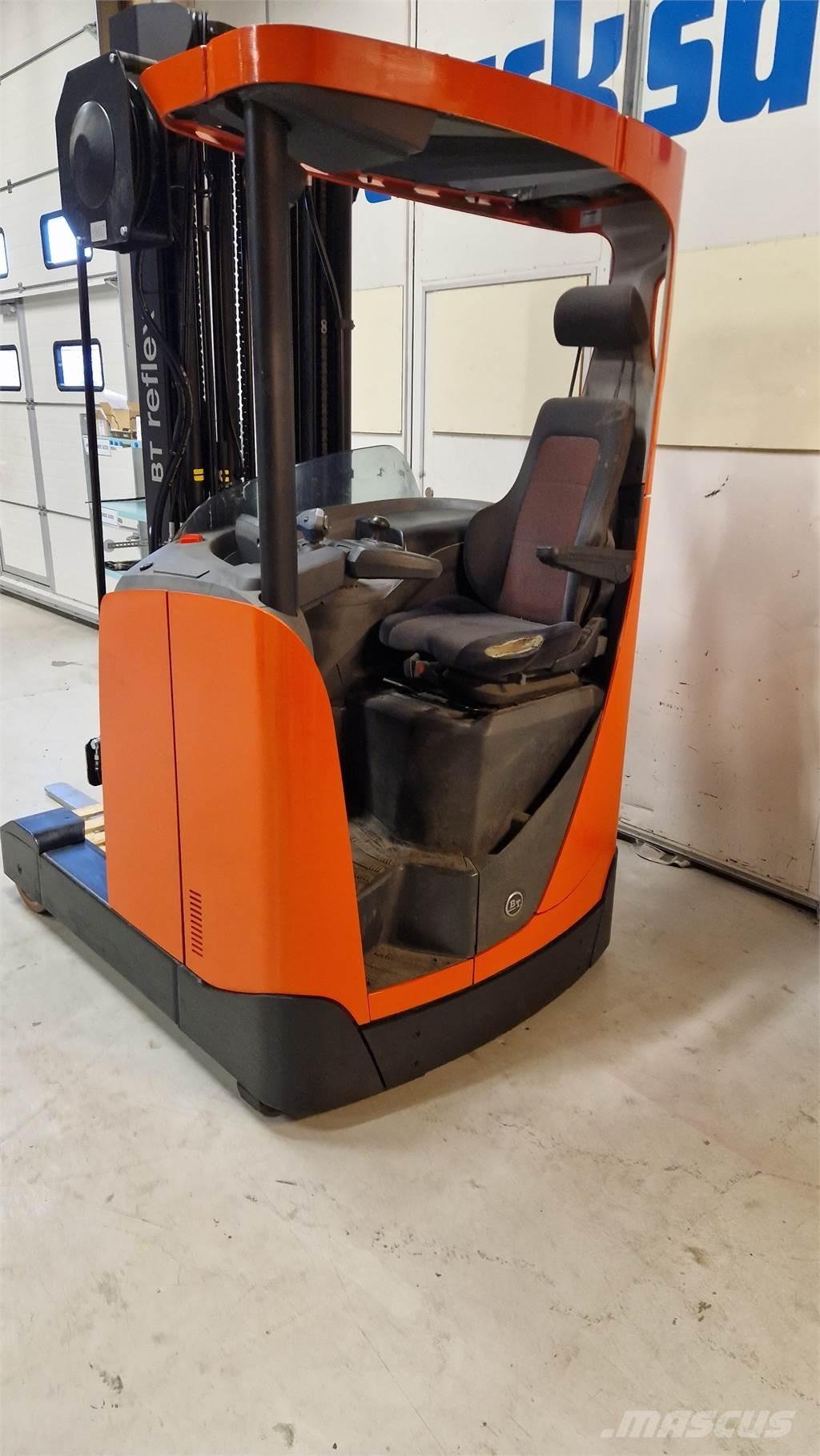 BT RRE140E Schubmaststapler