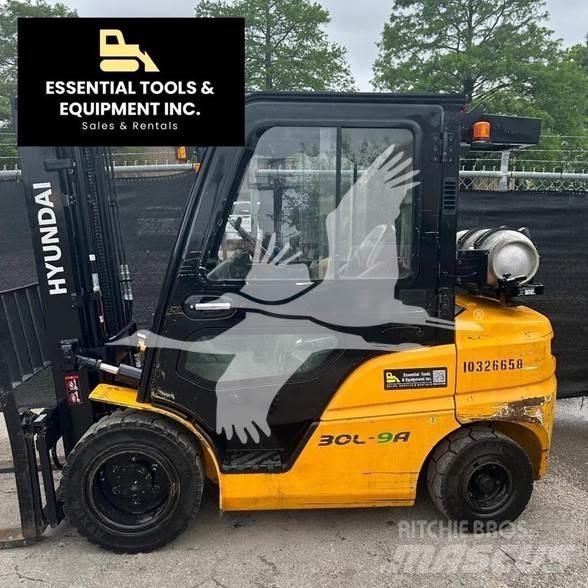 Hyundai 30L-9A Dieselstapler
