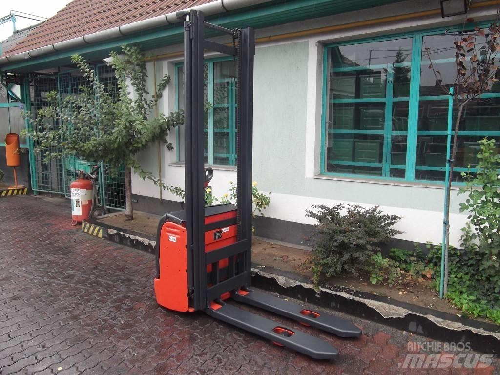 Linde L12 /379/ V-2097 Selbstfahrstapler
