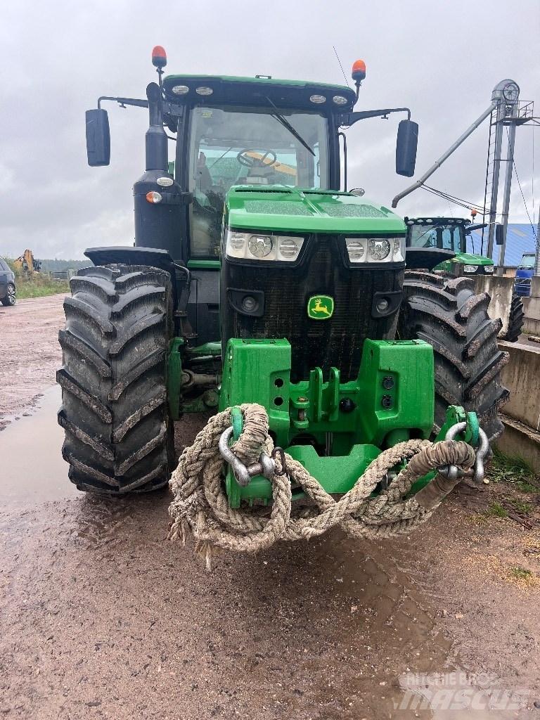John Deere 8320R Traktoren