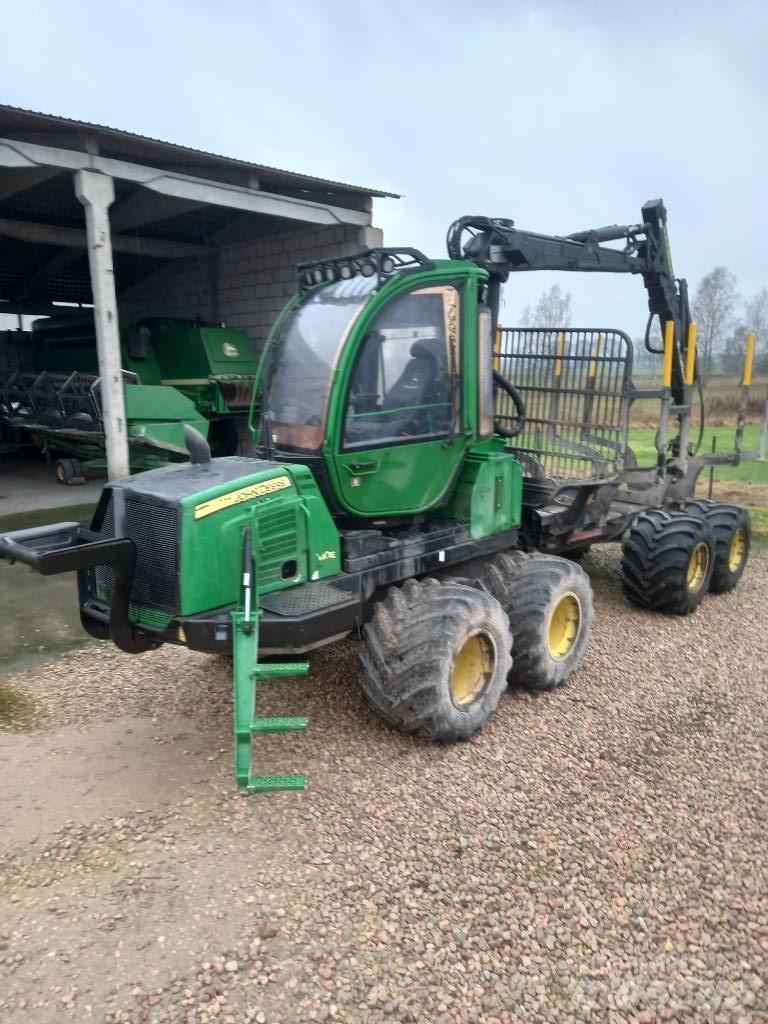 John Deere 810E Forwarder