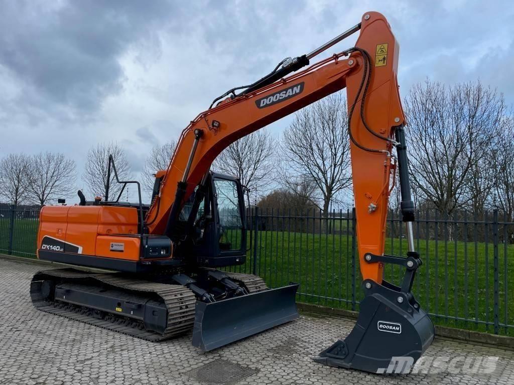 Komatsu dx140w Raupenbagger