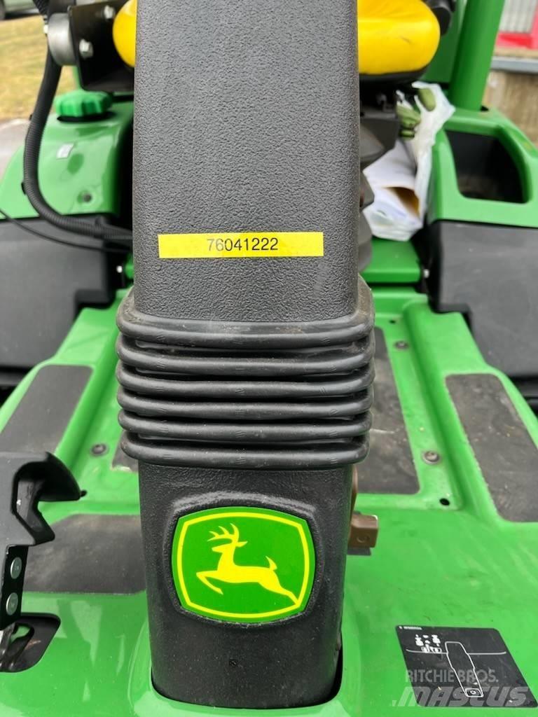 John Deere 7400A Rasentrimmer und -mäher