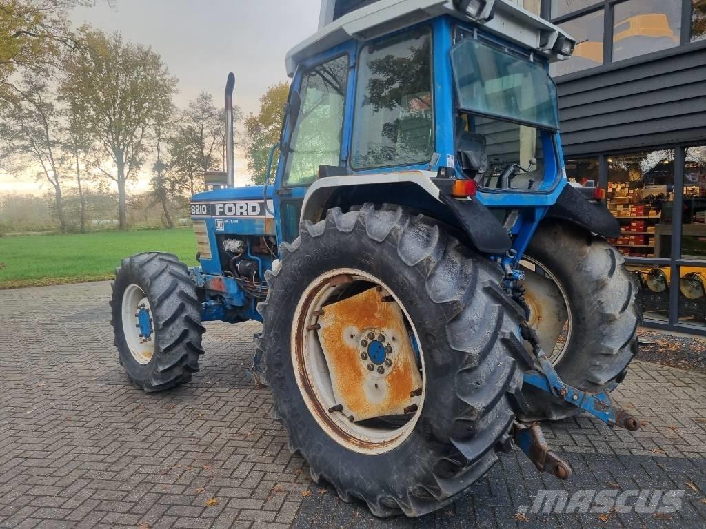 Ford 8210 Traktoren