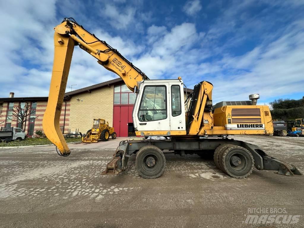 Liebherr A 924 B Materialumschlag