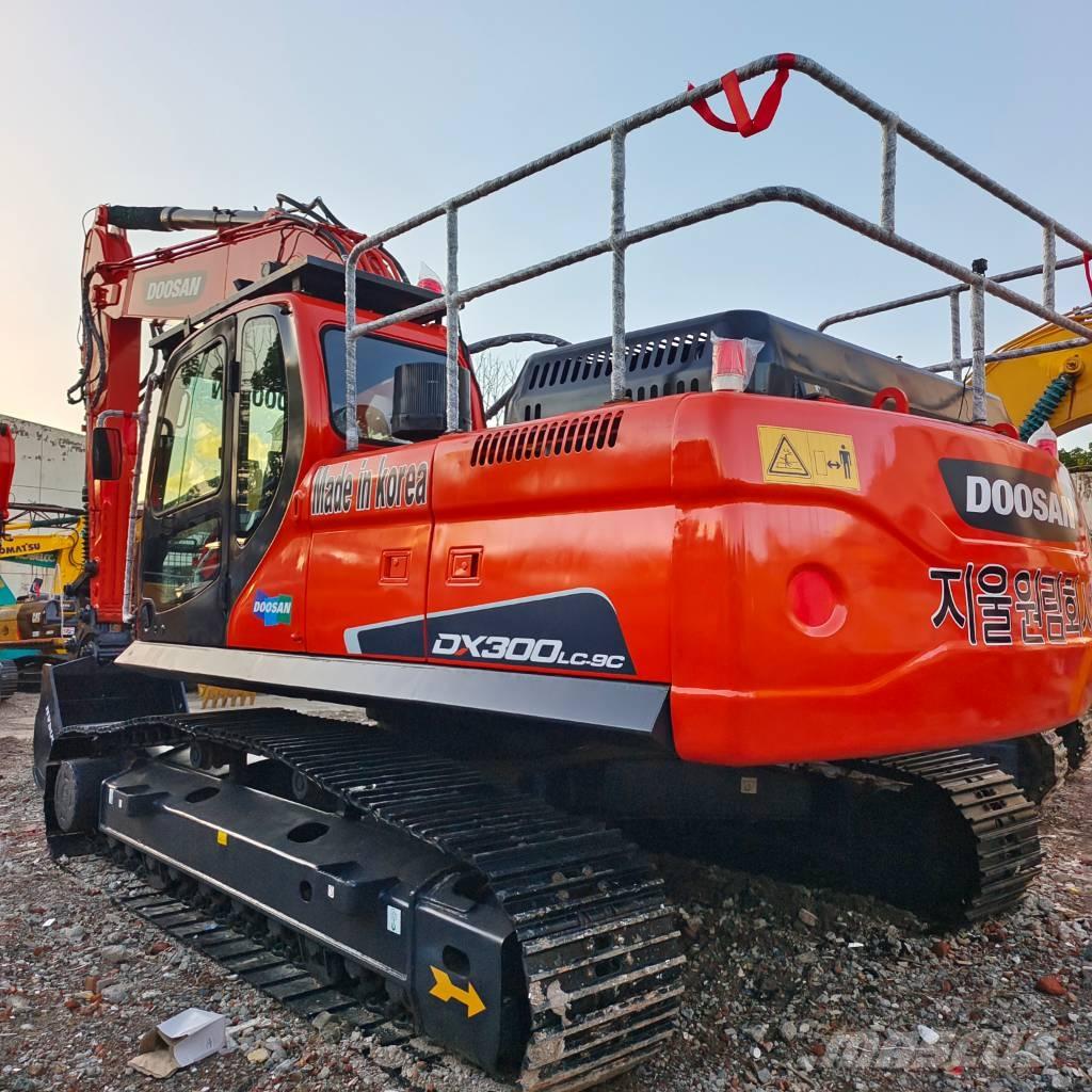 Doosan DX 300 LC Raupenbagger