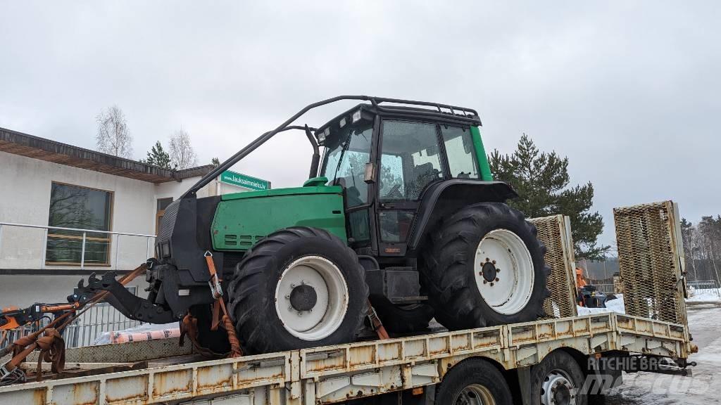Valtra Loader Teleskoplader für Landwirtschaft