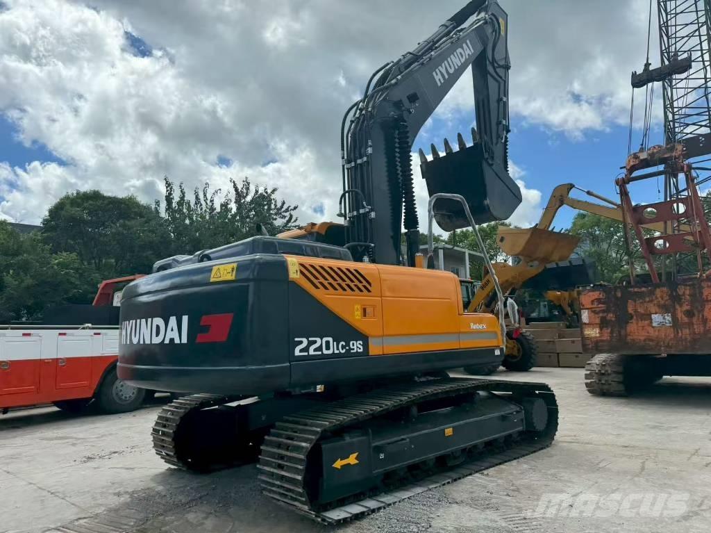 Hyundai r220lc-9s Midibagger  7t - 12t