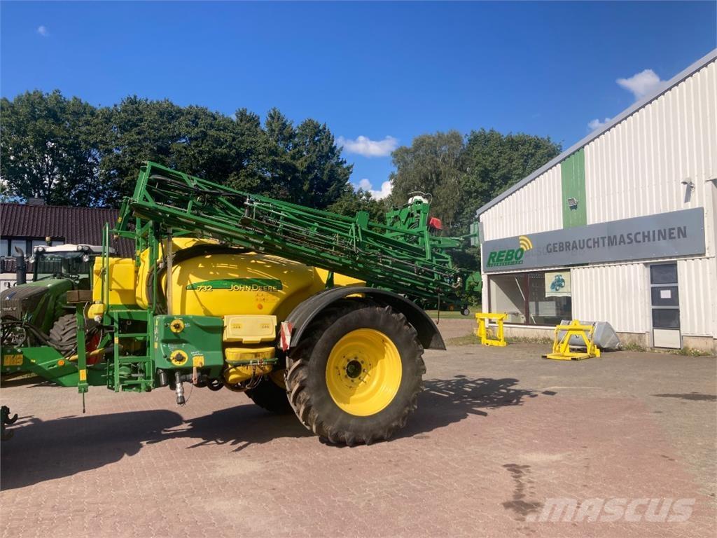 John Deere 732 Anhängespritzen