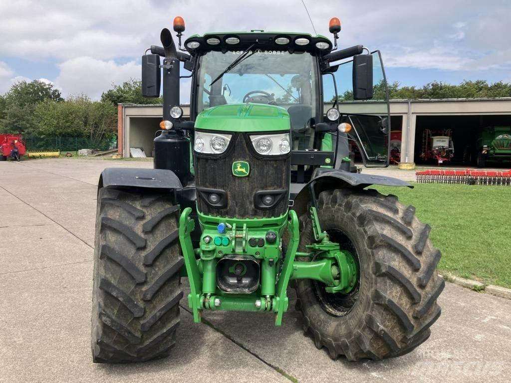 John Deere 6215R Traktoren