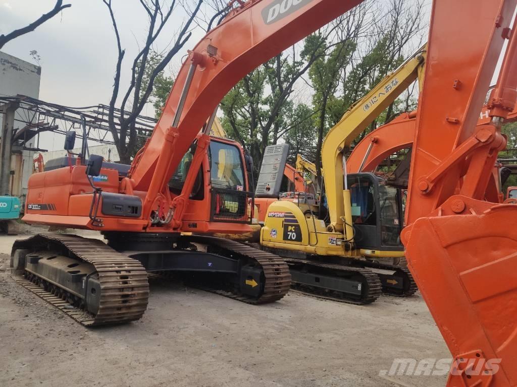 Doosan DX 300 Raupenbagger