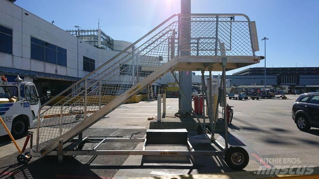  PASSENGER STAIRS Sonstige Flurförderzeuge