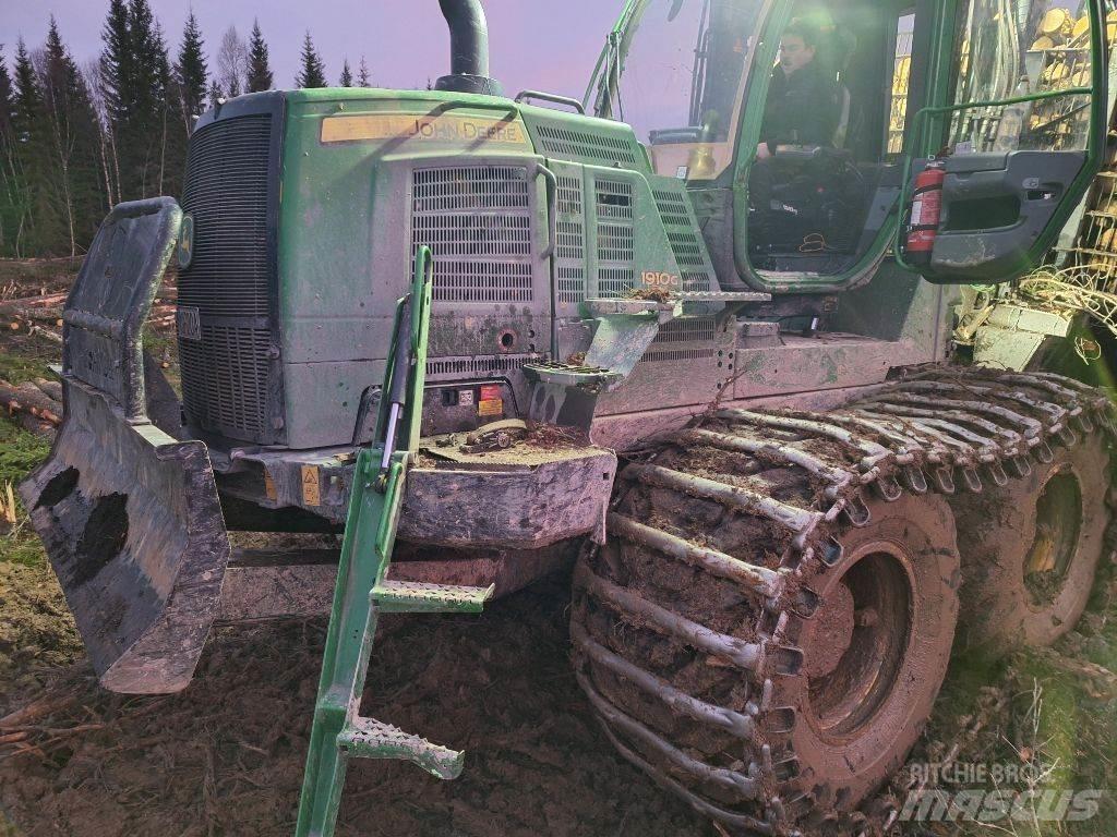 John Deere 1910 Forwarder