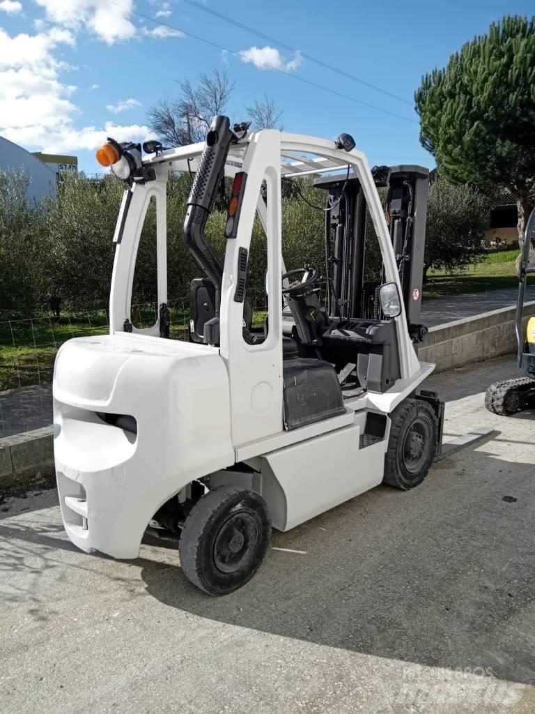 UniCarriers DX 25 Dieselstapler