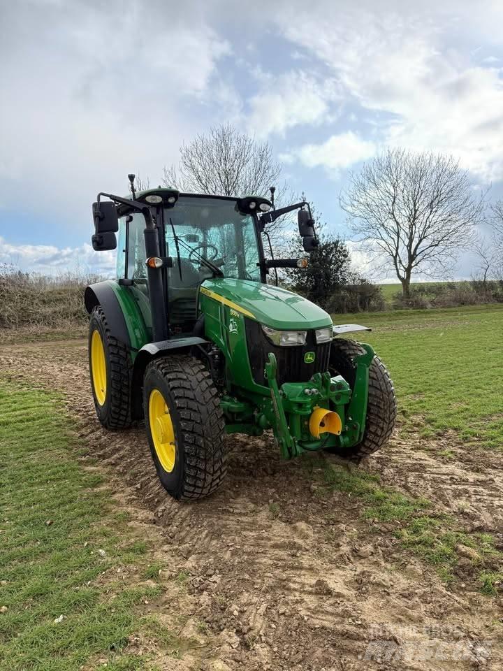 John Deere 5100 R Traktoren