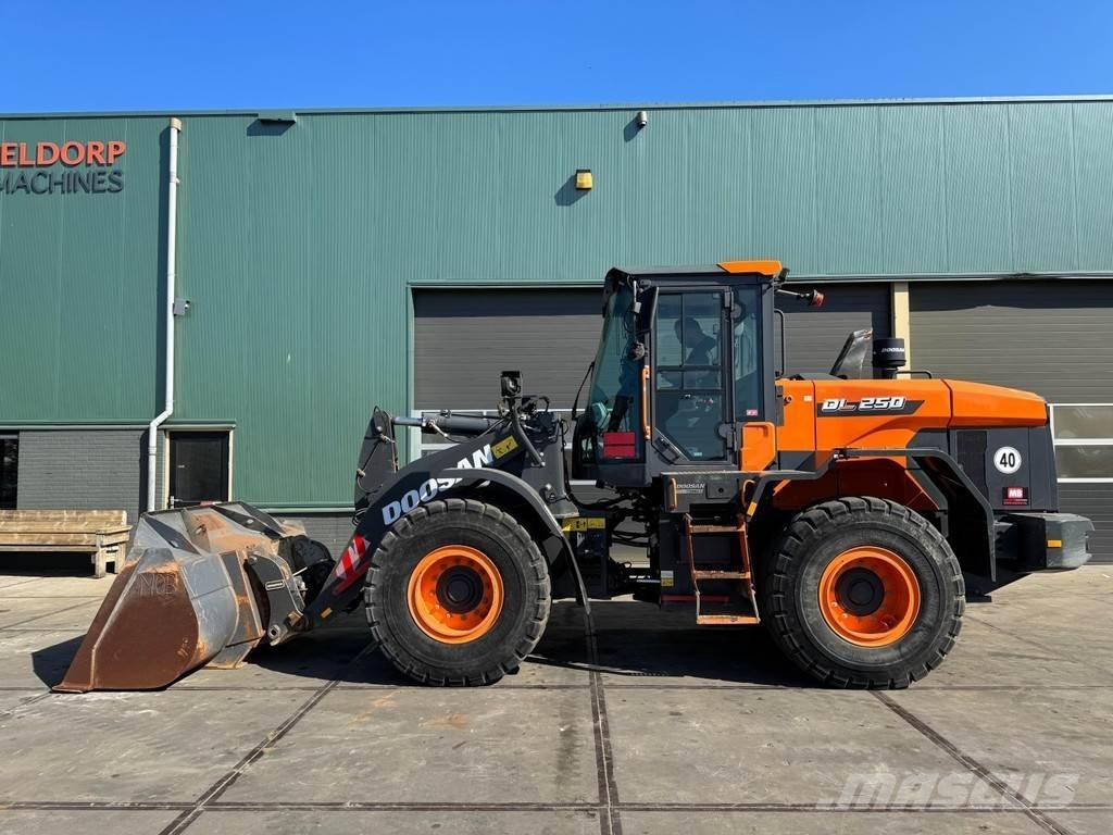 Doosan DL250-7 Radlader