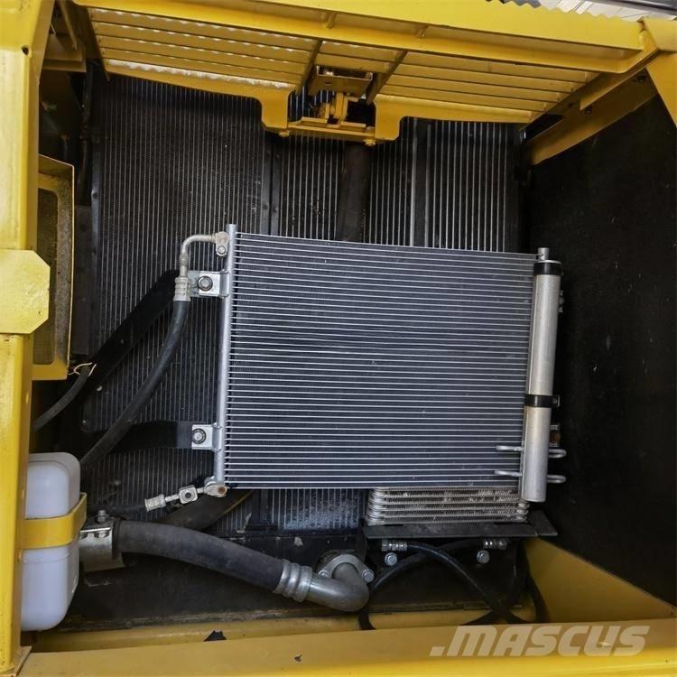 Komatsu PC200-8 Raupenbagger
