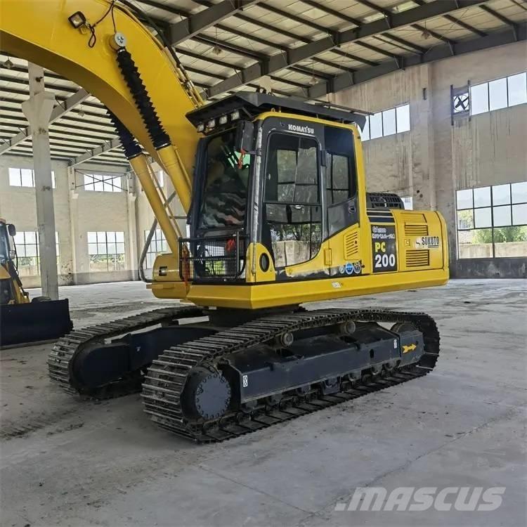 Komatsu PC200-8 Raupenbagger