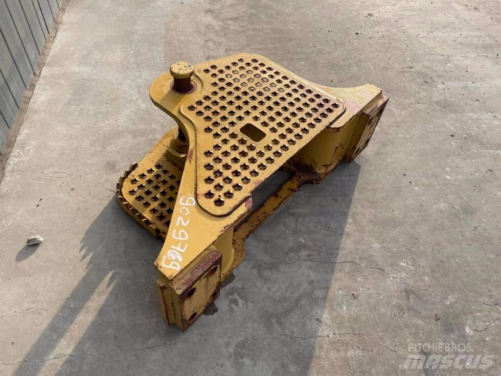 CAT D4G Zugtraverse Aufreisser