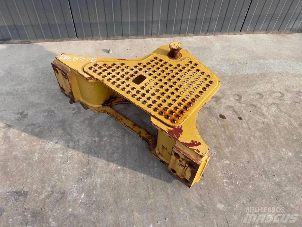 CAT D4G Zugtraverse Aufreisser