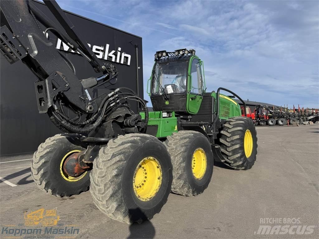 John Deere 1470E Harvester