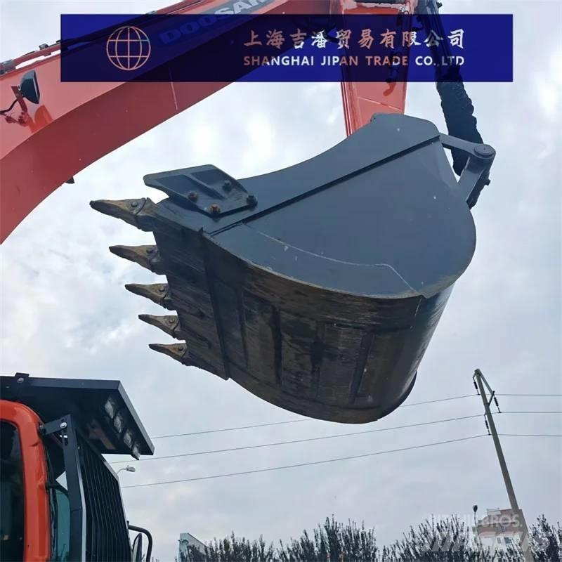Doosan DX 225 Raupenbagger