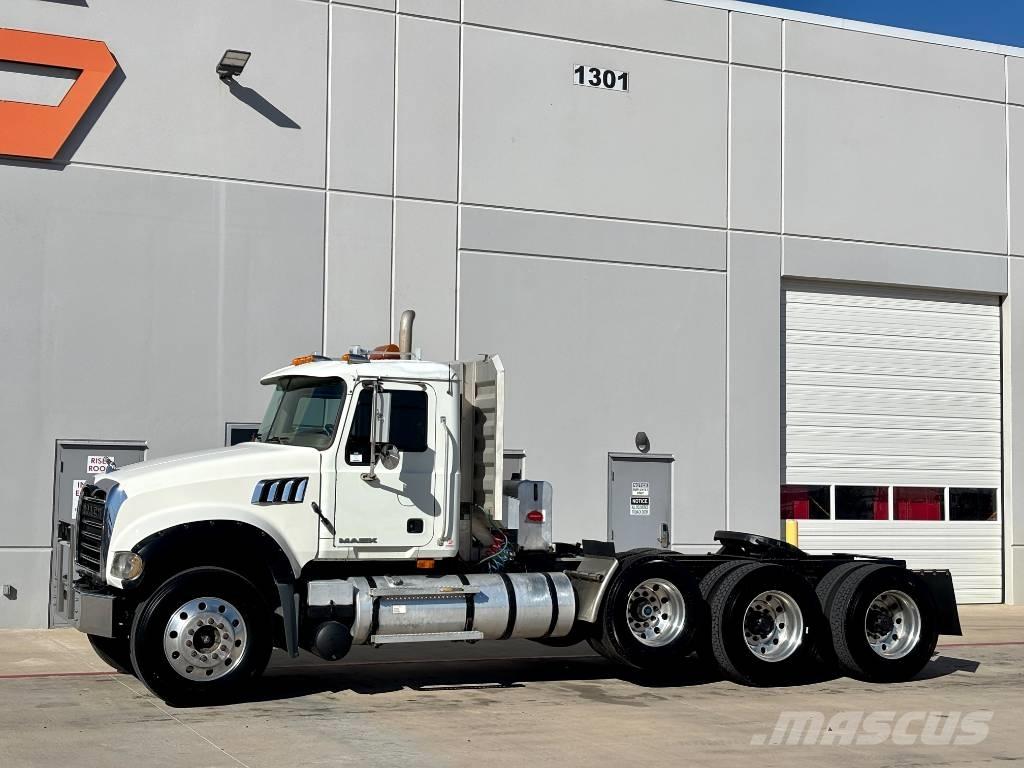 Mack GU713 Sattelzugmaschinen