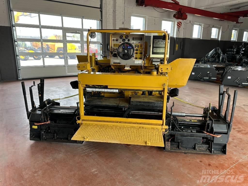 CAT AP 255 E Strassenfertiger