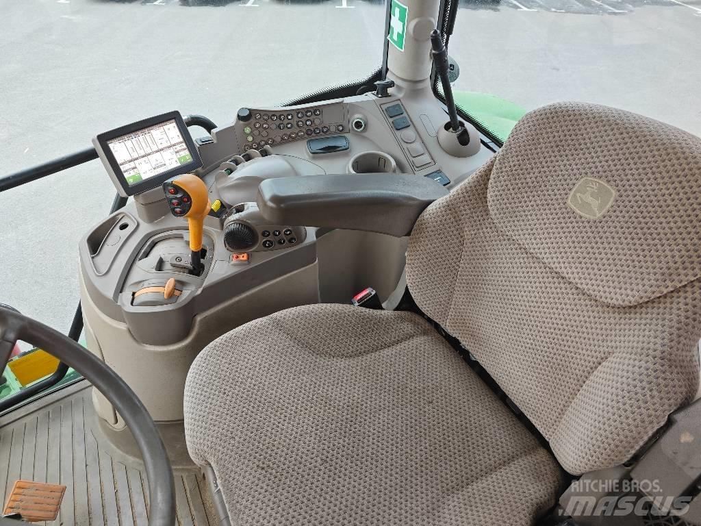 John Deere 6215 R Traktoren