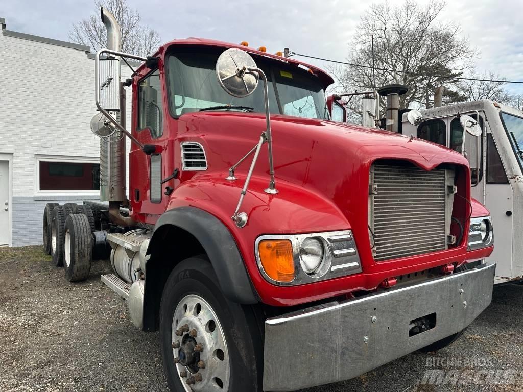 Mack CV 713 Absetzkipper