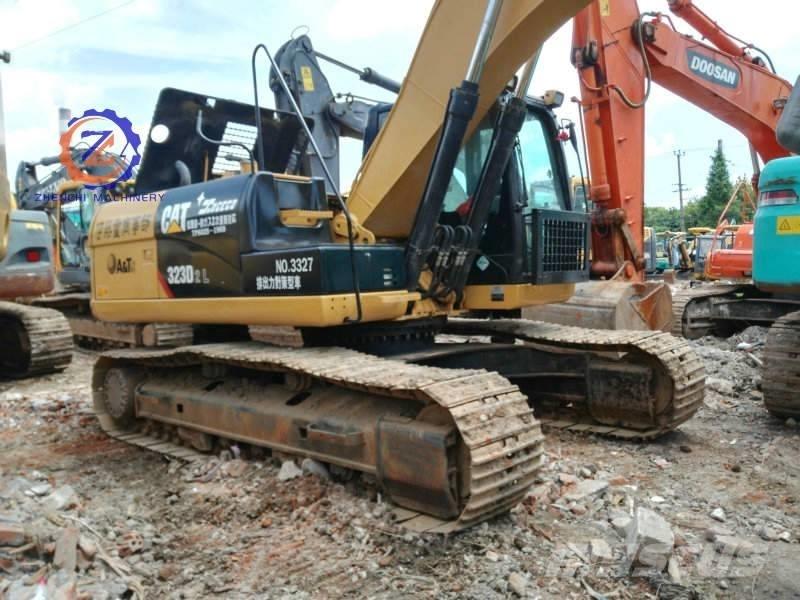 CAT 323 D L Raupenbagger